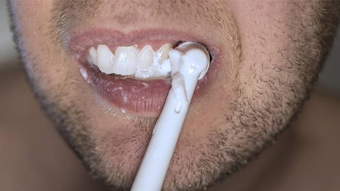 Aynı kapta duran diş fırçalarına dikkat! Meğer hastalık yapıyormuş 6